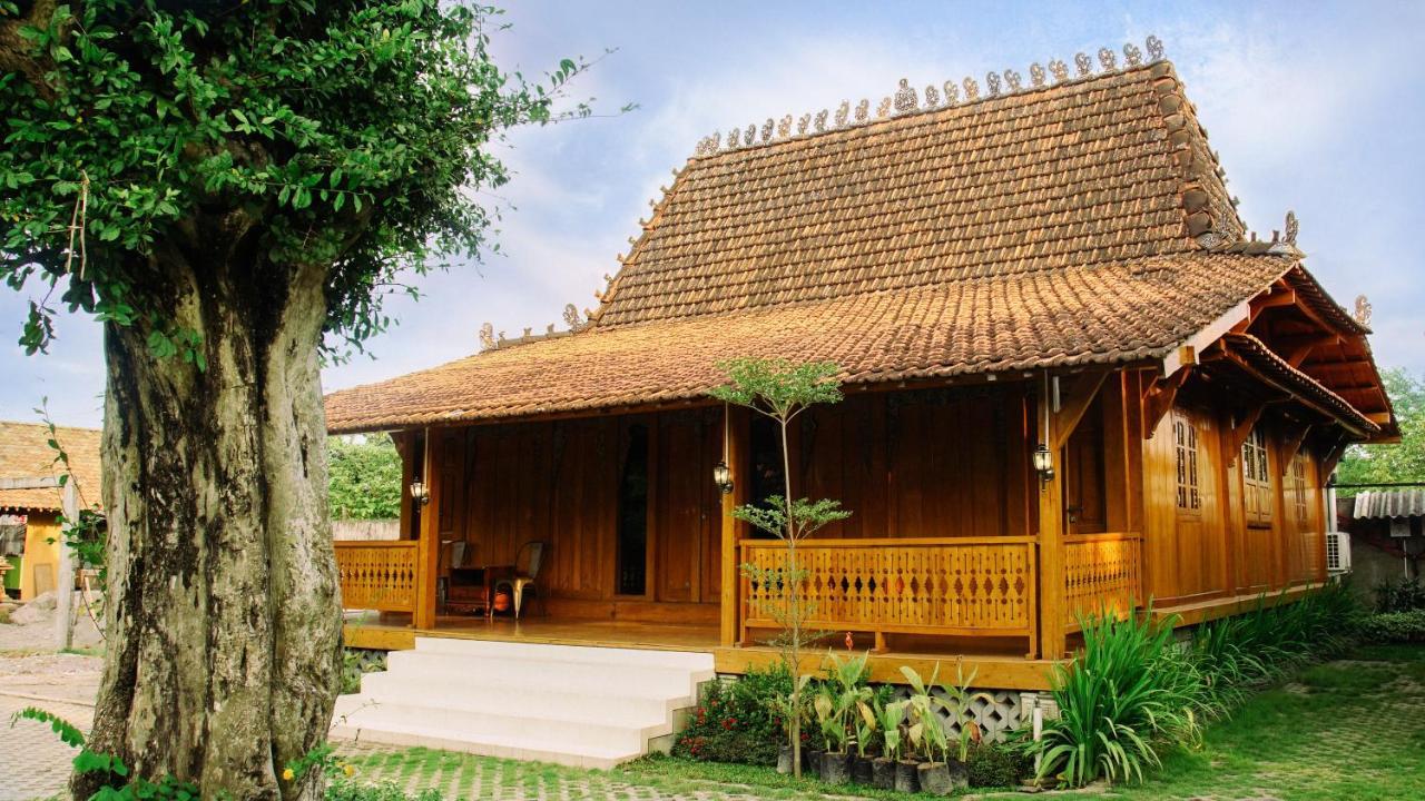 Kampoeng Joglo Boutique Hotel ยอกยาการ์ตา ภายนอก รูปภาพ