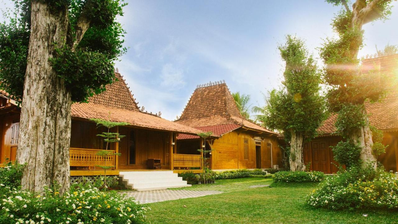 Kampoeng Joglo Boutique Hotel ยอกยาการ์ตา ภายนอก รูปภาพ