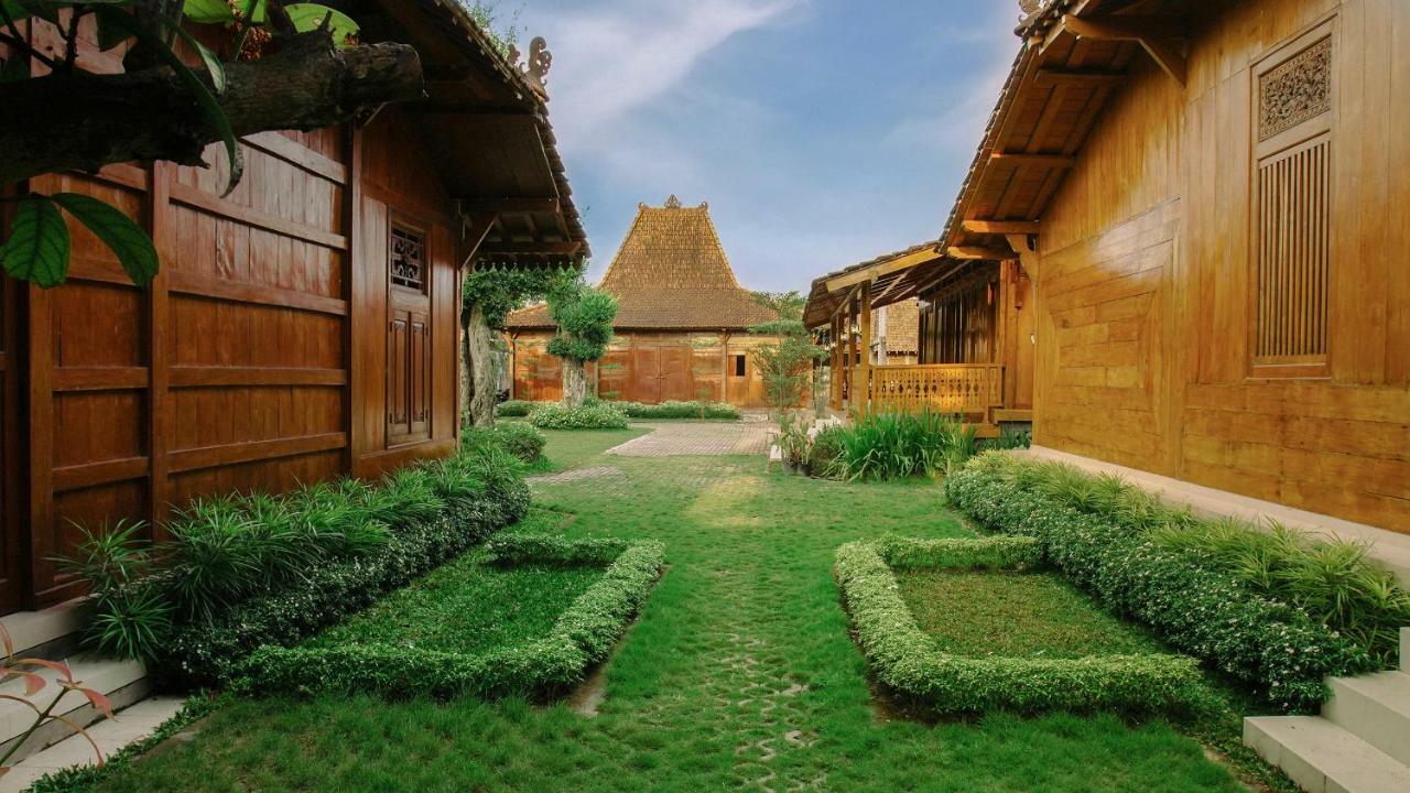 Kampoeng Joglo Boutique Hotel ยอกยาการ์ตา ภายนอก รูปภาพ